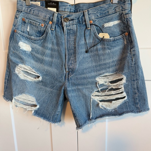 levis brown shorts